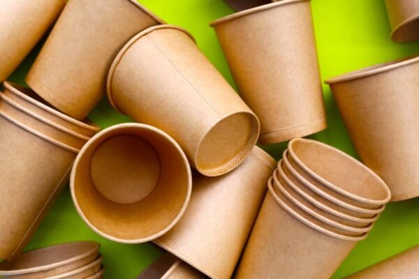 Papírpoharak praktikus és esztétikus megoldásként