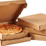 Pizzadoboz friss pizzával, ideális szállításhoz