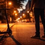 Egy ital után rollerrel hazafelé: veszélyes egyensúlyozás és reakciók hiánya.